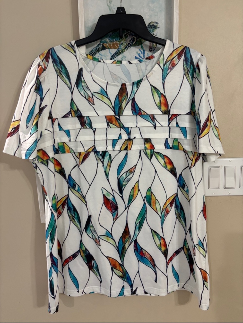 Women’s White Leaf-Print Short Sleeve Top - Multicolor